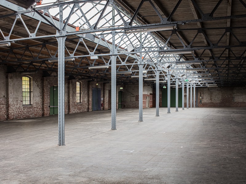 Large 10x20 storage unit with wide aisles